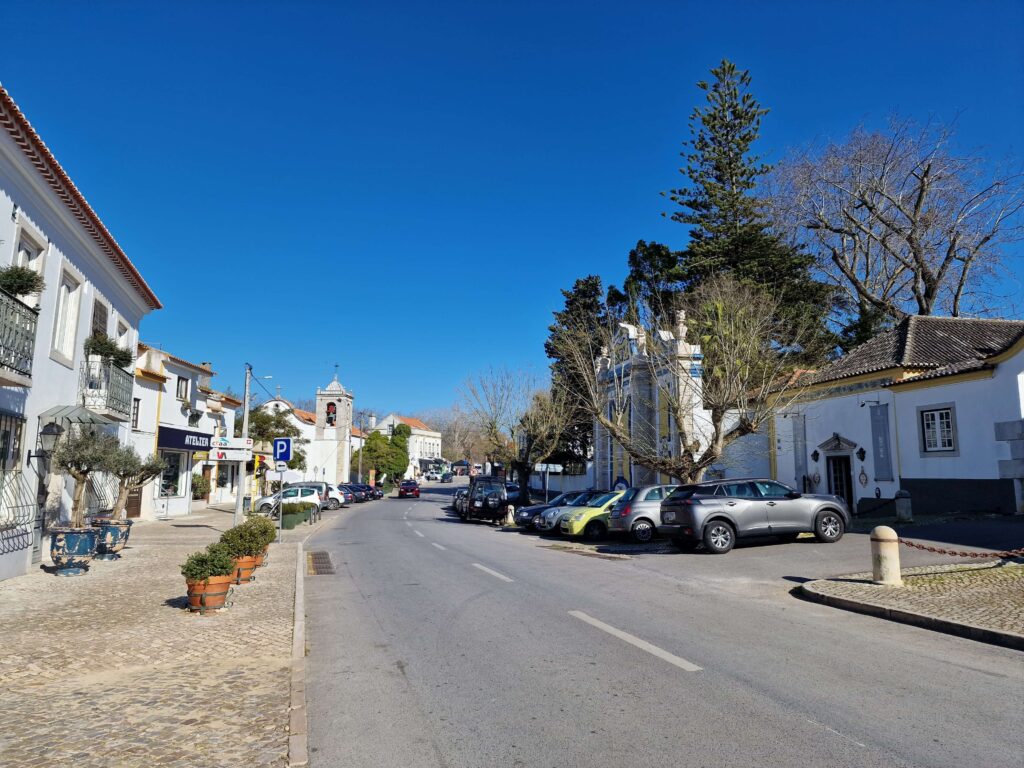 Foto da vila de Azeitão, em Portugal