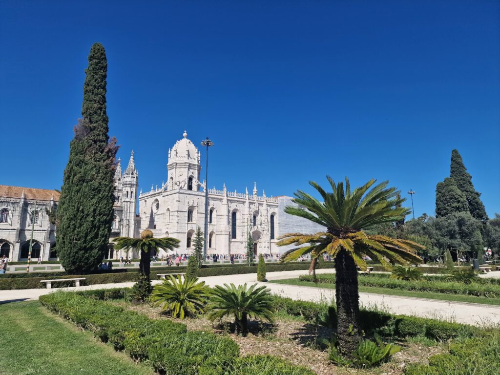 Mosteiro dos Jerônimos visto da Praça do Império, mostra laços culturais entre Braisl e Portugal